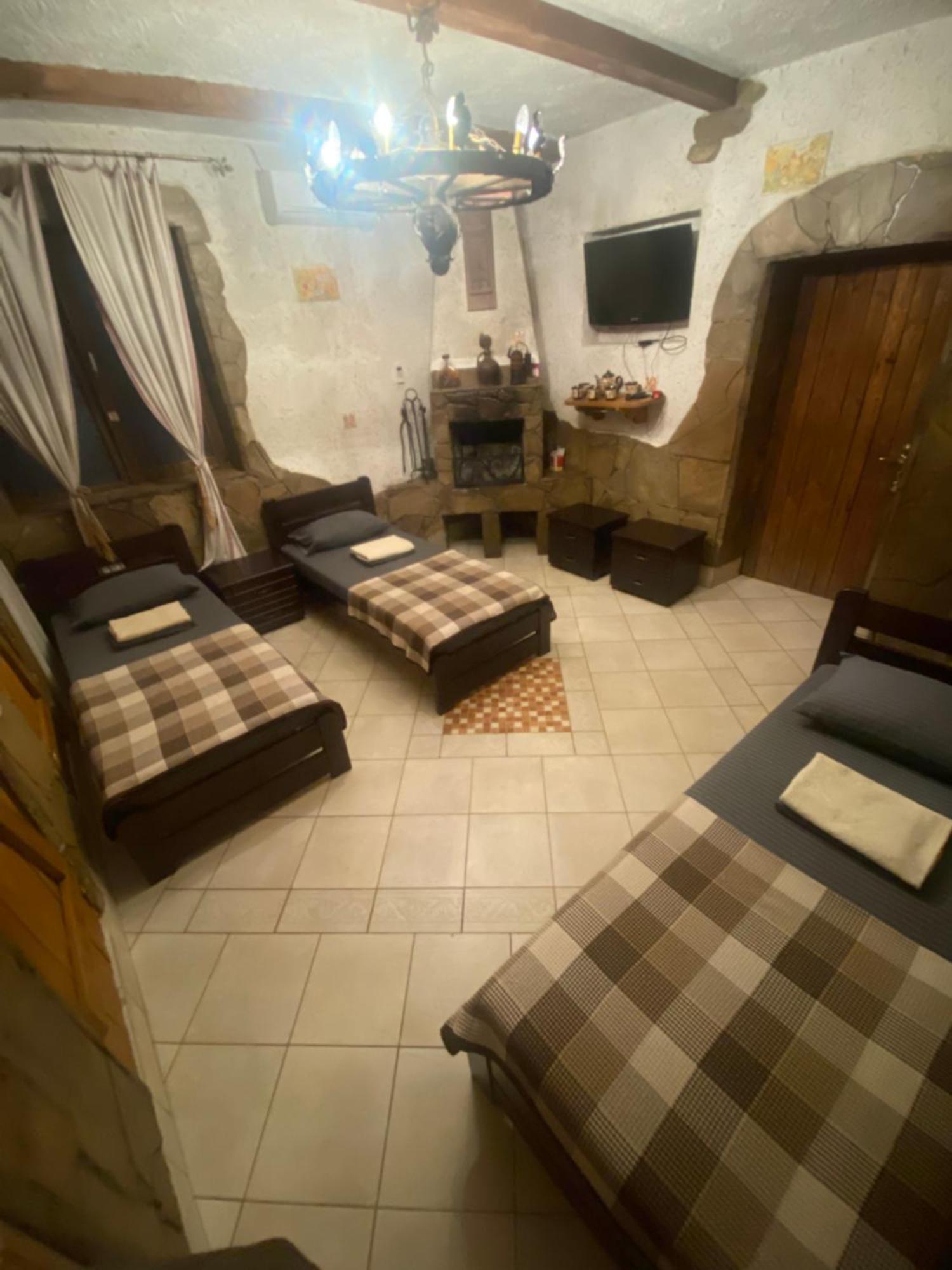 Inn Khlibodarskiy Khlibodarske エクステリア 写真